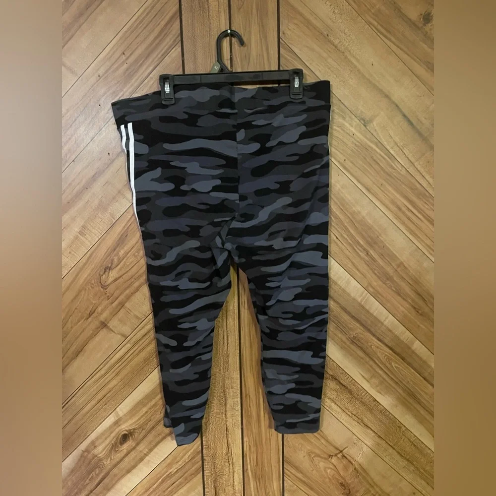 Torrid Plus Size 3X Black/Grey Camo Print Cropped Leggings